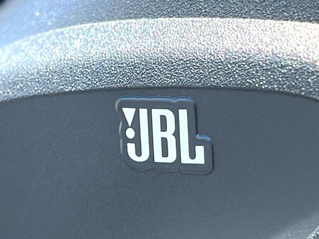 �yJBL�T�E���h�V�X�e���z���i�ʃT�E���h�V�X�e���𓋍ځB��p�̃`���[�j���O���{���ꂽ�召�l�X�ȃX�s�[�J�[����ǎ��ȃT�E���h���t�ł��A�Տꊴ���ӂ�鉹����Ԃ����o���܂��B