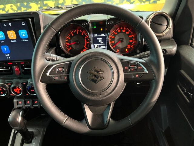 【純正革巻きステアリング】上質な革を使用することで、手にしっかり馴染みとても運転しやすいハンドルです♪