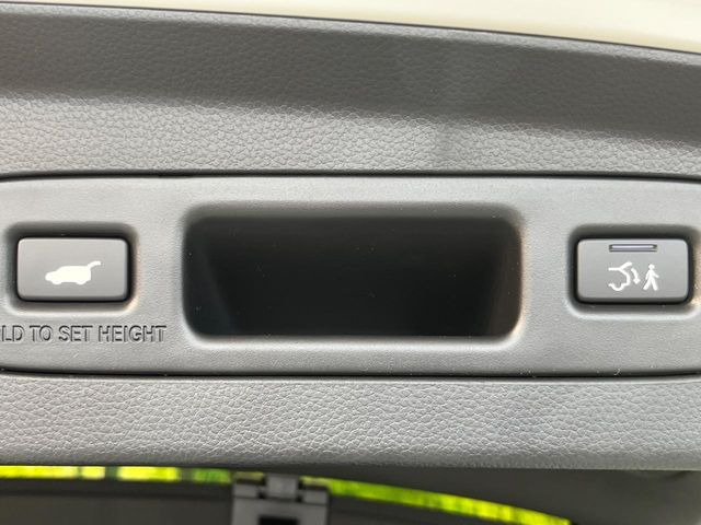 【パワーバックドア】スマートキーや運転席のボタンを押すだけでリアゲートが自動で開閉します!荷物を持っている時や、高い位置にあるバックドアを閉める際に便利な機能です♪