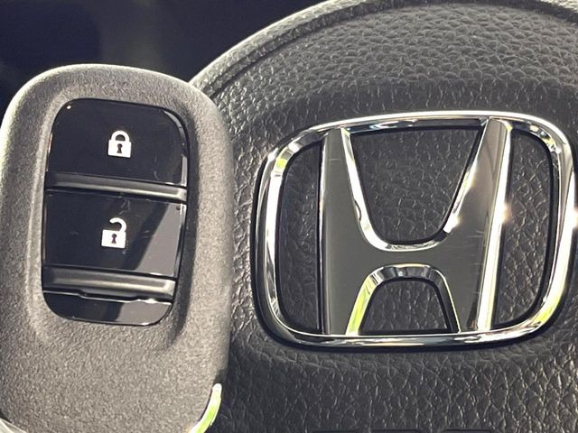 �yHonda�X�}�[�g�L�[�z�J�o����|�P�b�g�ɓ��ꂽ�܂܂ł��h�A�̎{���E�������\�ȃX�}�[�g�L�[�𑕔��B�G���W���̃I���E�I�t�����J�M�����o���K�v����������Ƃ��Ă��֗��ł���