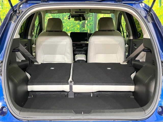 普段のお買い物や通勤、送迎等に十分な荷室スペースを確保しております。セカンドシートを倒すと、大きな荷物の積載も可能です♪