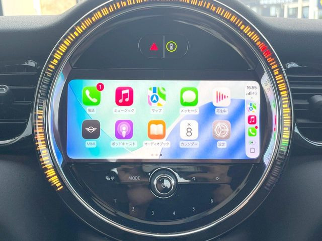 ��Apple Car Play:�X�}�z�Ƃ̗L���ڑ��ŁA�i�r�E�I�[�f�B�I�Đ��ȂǃX�}�z�̃A�v���@�\����ʂł��g����֗��@�\�ł�!