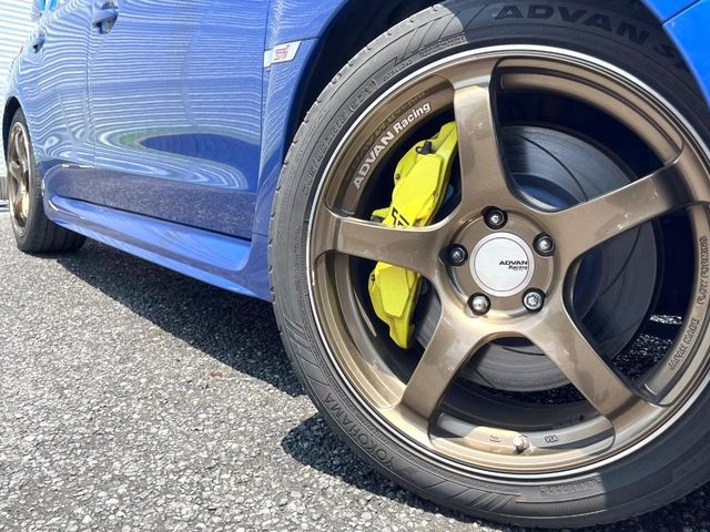 �yADVAN Racing�z