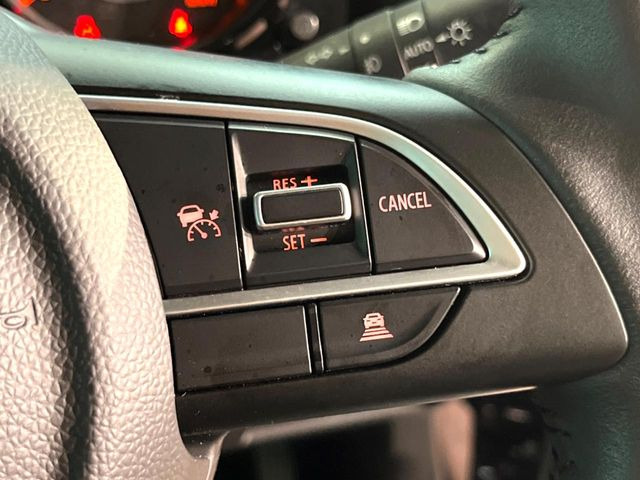 【アダプティブクルーズコントロール】高速道路での長距離走行が楽に!!自動で速度を保つクルーズコントロールが、衝突軽減システムと連携し、前方の車両を感知して車間を保つように速度調節してくれます!!