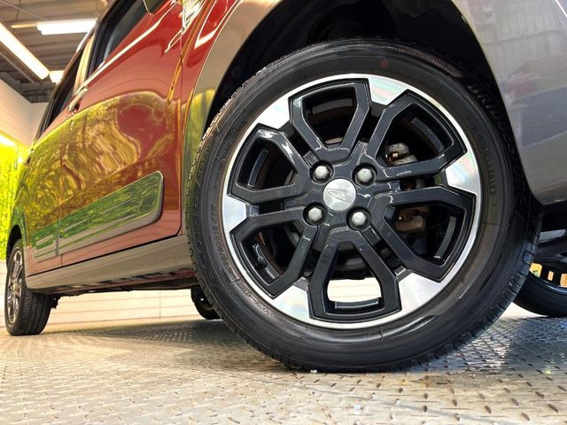 �y����15�C���`�A���~�z�C�[���z�O�ςɃ}�b�`���������A���~�z�C�[���𑕒����Ă���܂��B�e��ЊO�A���~�z�C�[����A�X�^�b�h���X�^�C�����戵�����Ă���܂��B���񂲑��k����������