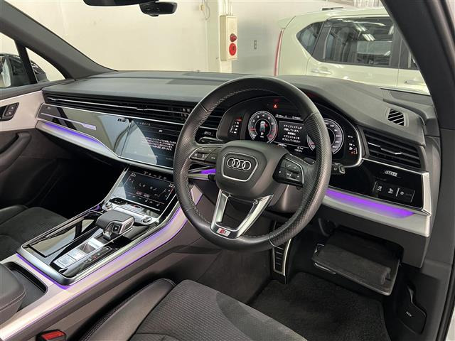 Q755 TFSI クワトロ Sライン 4WD