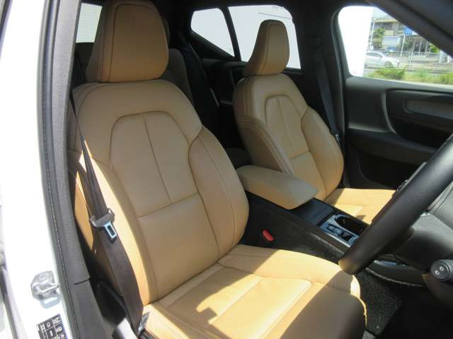 XC40B4 AWD インスクリプション 4WD