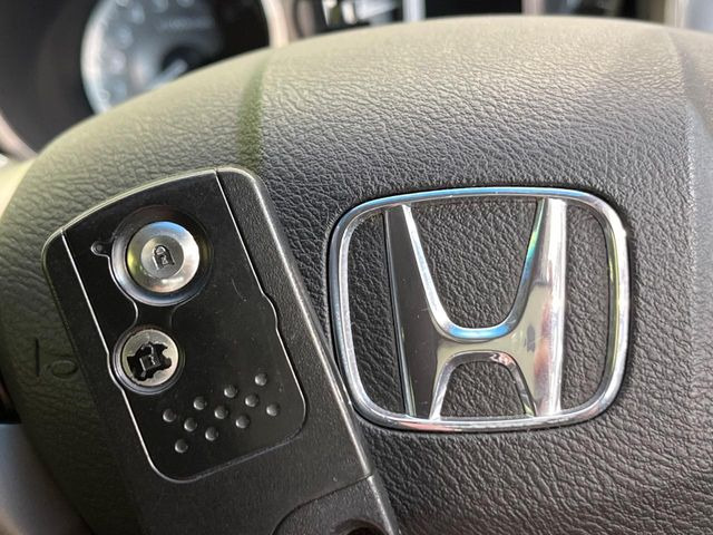 �yHonda�X�}�[�g�L�[�z�J�o����|�P�b�g�ɓ��ꂽ�܂܂ł��h�A�̎{���E�������\�ȃX�}�[�g�L�[�𑕔��B�G���W���̃I���E�I�t�����J�M�����o���K�v����������Ƃ��Ă��֗��ł���
