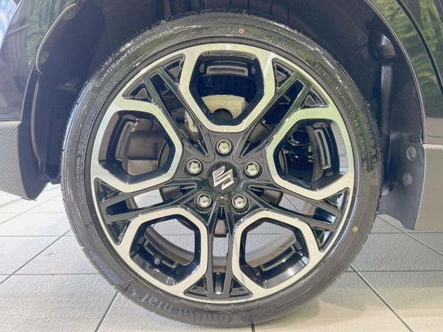 �y����17�C���`�A���~�z�C�[���z�O�ςɃ}�b�`���������A���~�z�C�[���𑕒����Ă���܂��B�e��ЊO�A���~�z�C�[����A�X�^�b�h���X�^�C�����戵�����Ă���܂��B���񂲑��k����������