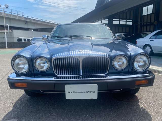 ディムラーダブルシックス