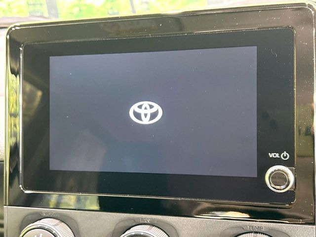 �y8�C���` �f�B�X�v���C�I�[�f�B�I�z���ʂ̃f�B�X�v���C��AppleCarPlay��AndroidAuto�����p�\�B�傫�ȉ�ʂŃX�}�z�i�r�A�v���������p���������܂���