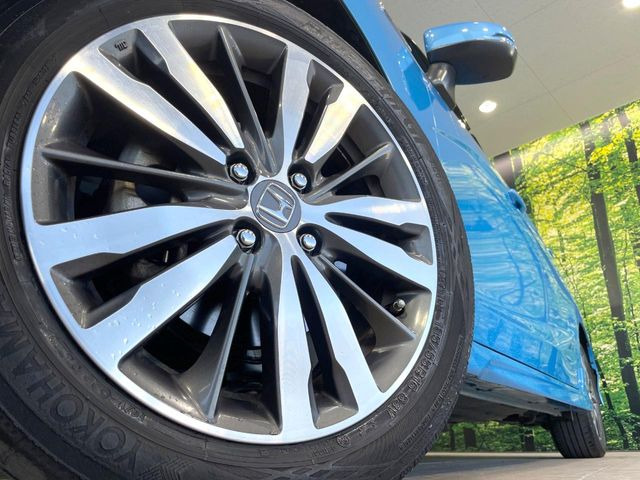 �y�����I�v�V����16�C���`�A���~�z�C�[���z�����I�v�V�����z�C�[���𑕒��B���s���\�̌���ɉ����A�O�ς����X�^�C���b�V���ɂȂ��Ă��܂��B