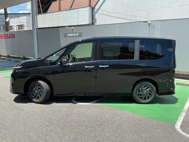 セレナ1.4 e-4ORCE ハイウェイスターV NissanConnectインフォテインメントシステム 4WD