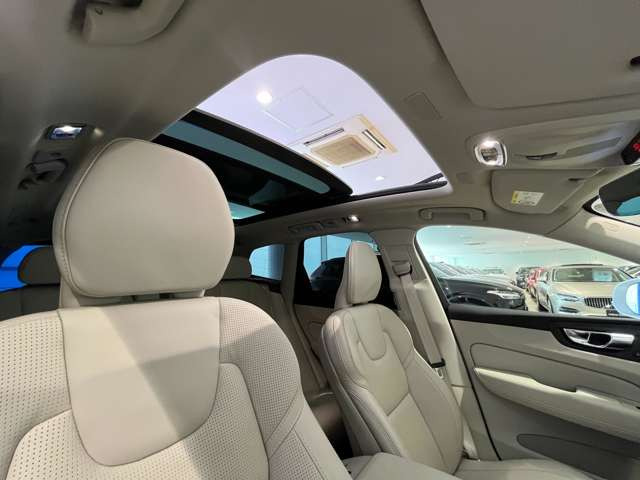 XC60リチャージ PHEV T8 AWD インスクリプション 4WD