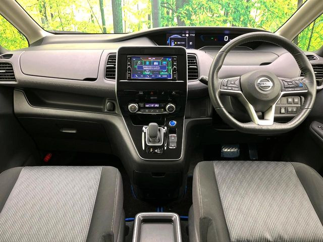 セレナ1.2 e-POWER ハイウェイスターV