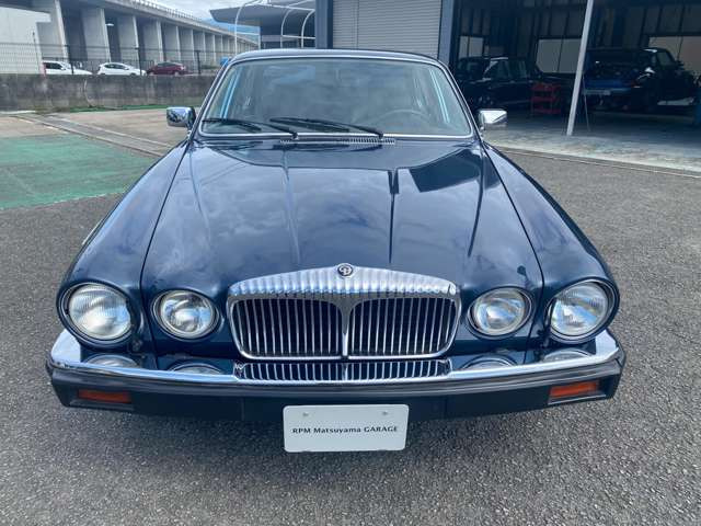 ディムラーダブルシックス