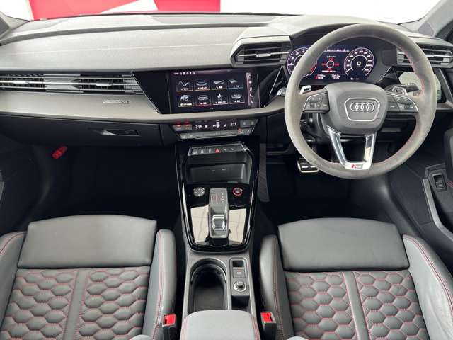 RS3スポーツバック2.5 4WD