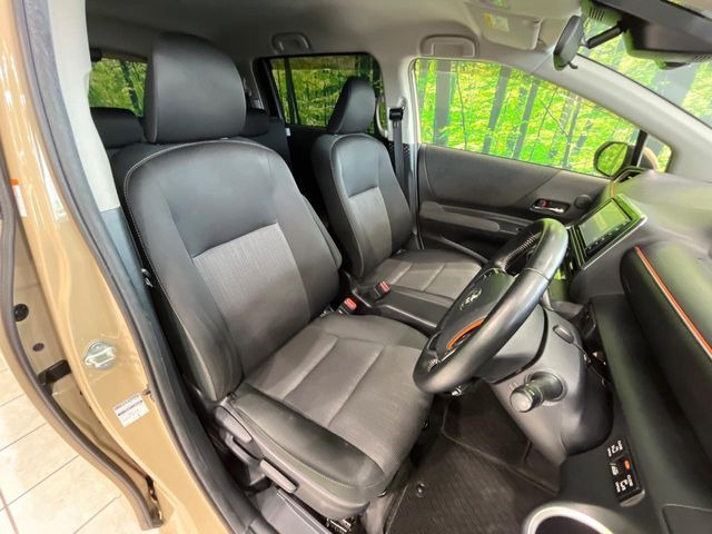 運転席シート廻りは使用感も少なく、良好な状態となっています。丁寧に使われていたことがよくわかりますね。