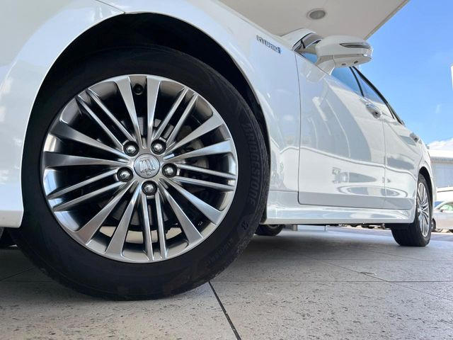 �y�����I�v�V����17�C���`�A���~�z�C�[���z�����I�v�V�����z�C�[���𑕒��B���s���\�̌���ɉ����A�O�ς����X�^�C���b�V���ɂȂ��Ă��܂��B