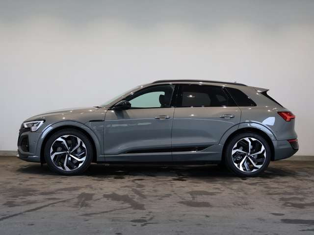 Q8 e-tron50 クワトロ Sライン 4WD