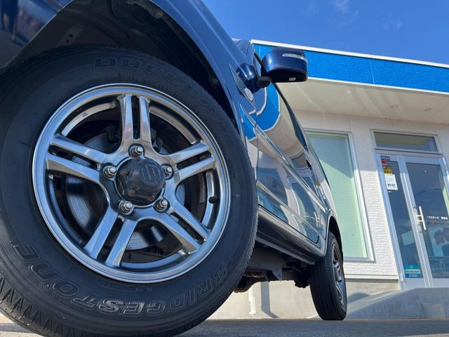 �y����16�C���`�A���~�z�C�[���z�O�ςɃ}�b�`���������A���~�z�C�[���𑕒����Ă���܂��B�e��ЊO�A���~�z�C�[����A�X�^�b�h���X�^�C�����戵�����Ă���܂��B���񂲑��k����������