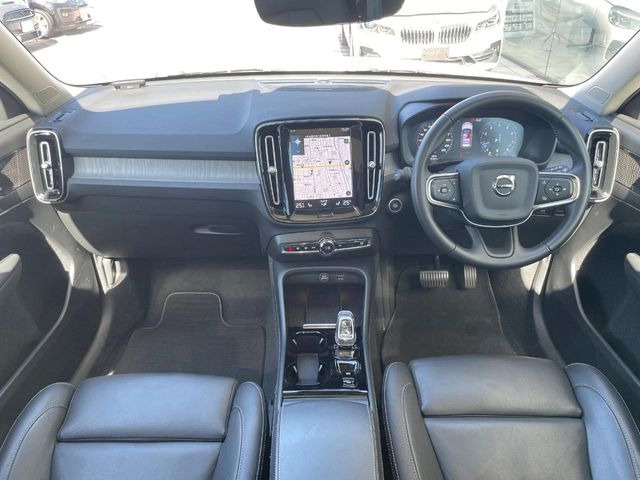 XC40B4 AWD インスクリプション 4WD