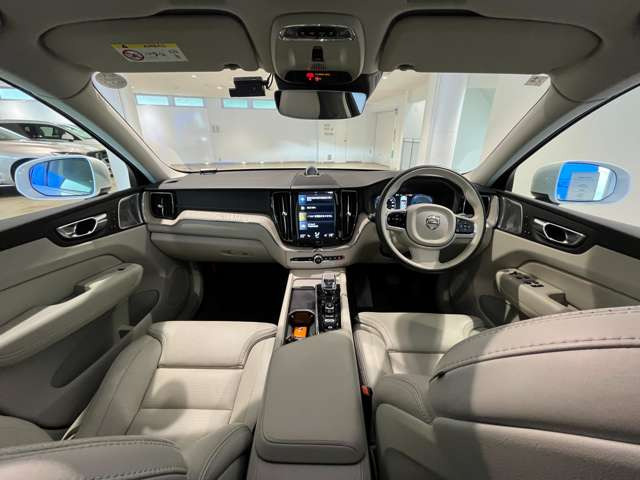 XC60リチャージ PHEV T8 AWD インスクリプション 4WD