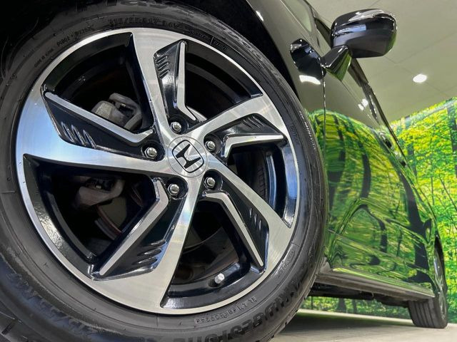 �y����17�C���`�A���~�z�C�[���z�O�ςɃ}�b�`���������A���~�z�C�[���𑕒����Ă���܂��B�e��ЊO�A���~�z�C�[����A�X�^�b�h���X�^�C�����戵�����Ă���܂��B���񂲑��k����������