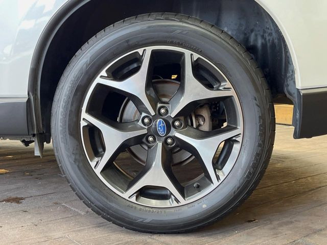 �y����18�C���`�A���~�z�C�[���z�O�ςɃ}�b�`���������A���~�z�C�[���𑕒����Ă���܂��B�e��ЊO�A���~�z�C�[����A�X�^�b�h���X�^�C�����戵�����Ă���܂��B���񂲑��k����������