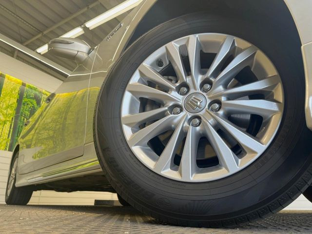 �y����16�C���`�A���~�z�C�[���z�O�ςɃ}�b�`���������A���~�z�C�[���𑕒����Ă���܂��B�e��ЊO�A���~�z�C�[����A�X�^�b�h���X�^�C�����戵�����Ă���܂��B���񂲑��k����������