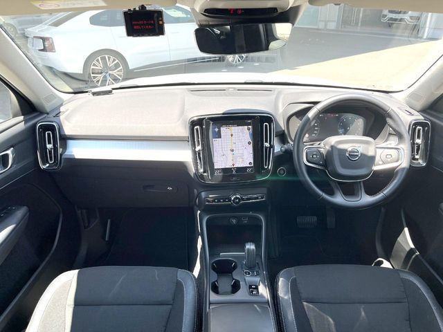 XC40T4 モメンタム