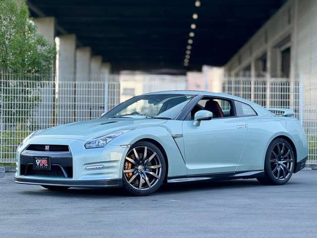 R35GT-R���X�Ƃ��āA�ԗ��̏�Ԃ���GT-R�Ƃ��Ă̓����܂ŁA���ԑI�тɑ΂��ăA�h�o�C�X�����Ē����Ă���܂��B����]�̓��e�̂��Ԃ����T�����鎖���\�ł��B�܂��͂��C�y�ɂ����k�������B