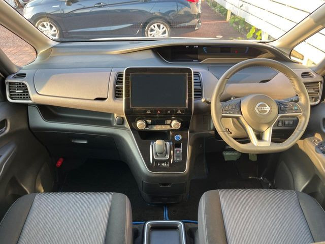 セレナ1.2 e-POWER ハイウェイスターV