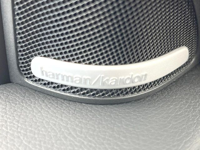 ��harman/kardon�T�E���h�V�X�e��:�I�[�f�B�I��僁�[�J�[����|����v���~�A���X�s�[�J�[�𑕔��B�����̃X�s�[�J�[����A���̗������܂ŕ����鍂�i���ȉ��y�����y���݂��������܂��B