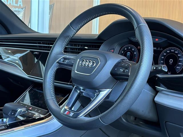 Q855 TFSI クワトロ デビューパッケージ Sライン 4WD