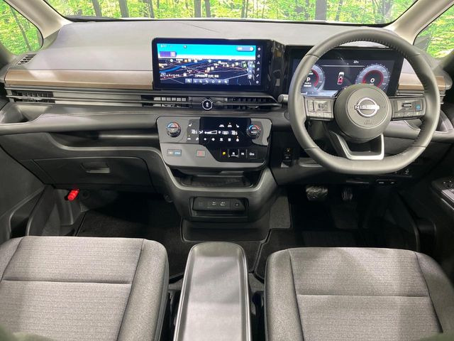 セレナ1.4 e-4ORCE ハイウェイスターV 4WD