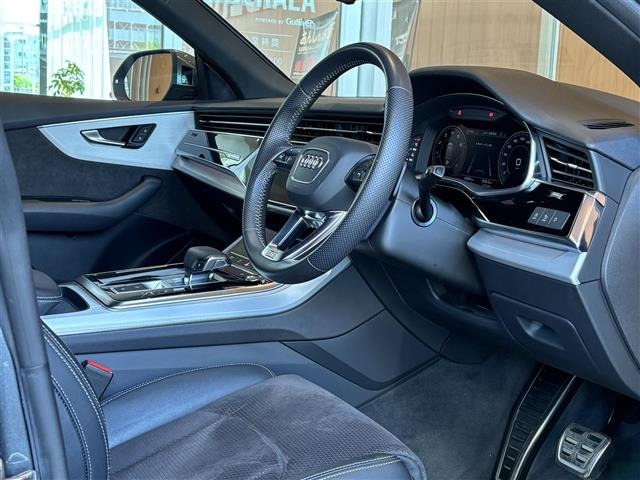 Q855 TFSI クワトロ デビューパッケージ Sライン 4WD