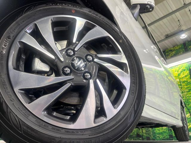 �y����15�C���`�A���~�z�C�[���z�O�ςɃ}�b�`���������A���~�z�C�[���𑕒����Ă���܂��B�e��ЊO�A���~�z�C�[����A�X�^�b�h���X�^�C�����戵�����Ă���܂��B���񂲑��k����������