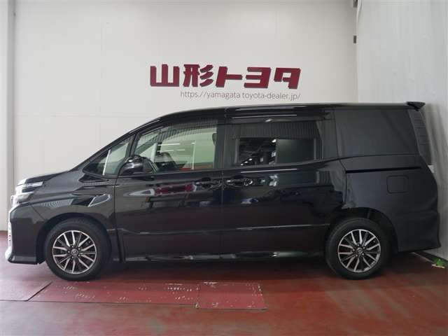 ヴォクシー2.0 ZS 4WD
