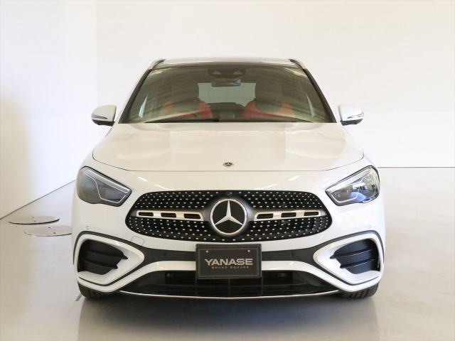 GLAクラスGLA200d 4マチック AMGラインパッケージ 4WD