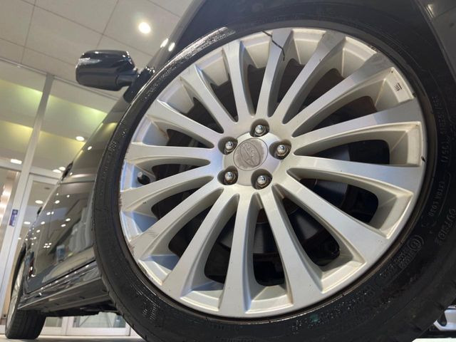 �y����18�C���`�A���~�z�C�[���z�O�ςɃ}�b�`���������A���~�z�C�[���𑕒����Ă���܂��B�e��ЊO�A���~�z�C�[����A�X�^�b�h���X�^�C�����戵�����Ă���܂��B���񂲑��k����������