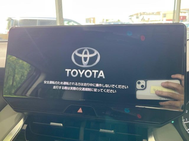 【12.3インチワイドナビ】高級感とインパクトのある大型ワイドナビを装備。各種オーディオ操作はもちろん、横長ワイド画面でのマップ2分割表示など、利便性も高いナビです♪