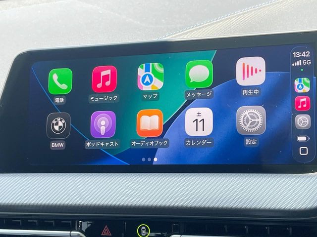 ��Apple Car Play:�X�}�z�Ƃ̗L���ڑ��ŁA�i�r�E�I�[�f�B�I�Đ��ȂǃX�}�z�̃A�v���@�\����ʂł��g����֗��@�\�ł�!