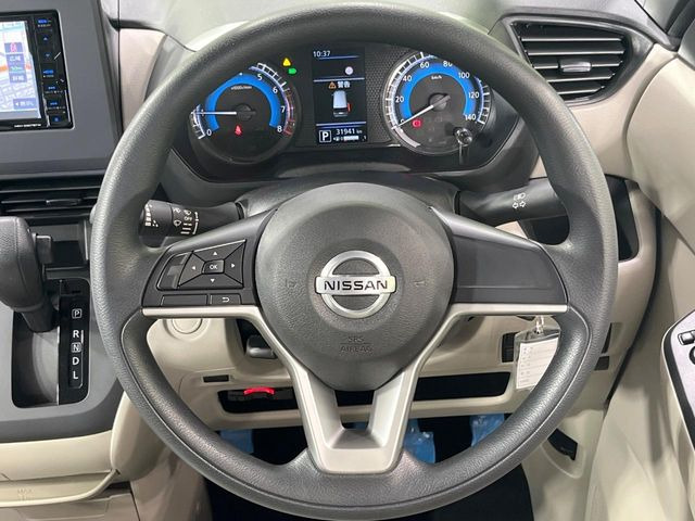 �y�X�e�A�����O�X�C�b�`�z�^�]���A�O������ڐ������炷���ƂȂ��A�I�[�f�B�I���̑��삪�\�ȕ֗��@�\!���S&���K�ȃh���C�u�����o���Ă���܂���