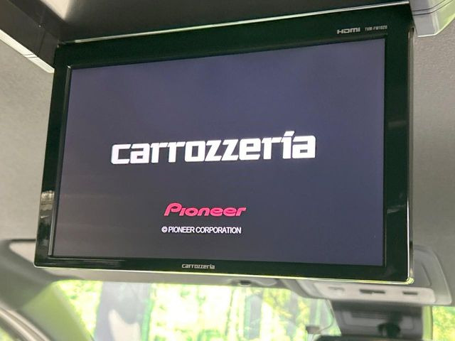 【後席モニター】家族や友人とお出かけする機会が多い方に大人気の後席モニターを装備!見やすい位置に画面がありテレビやDVDの視聴も快適!友達もお子様も、後席にしか乗らなくなるかも??