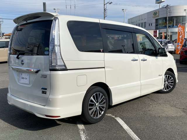 セレナ2.0 ハイウェイスター Vセレクション+Safety II S-HYBRID