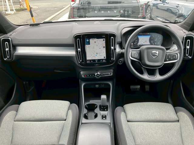 XC40B4 AWD モメンタム 4WD
