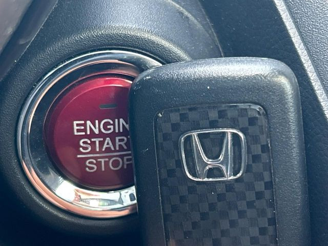�yHonda�X�}�[�g�L�[�z�J�o����|�P�b�g�ɓ��ꂽ�܂܂ł��h�A�̎{���E�������\�ȃX�}�[�g�L�[�𑕔��B�G���W���̃I���E�I�t�����J�M�����o���K�v����������Ƃ��Ă��֗��ł���