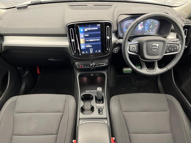 XC40B4 モメンタム