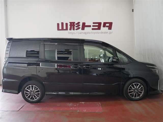 ヴォクシー2.0 ZS 4WD